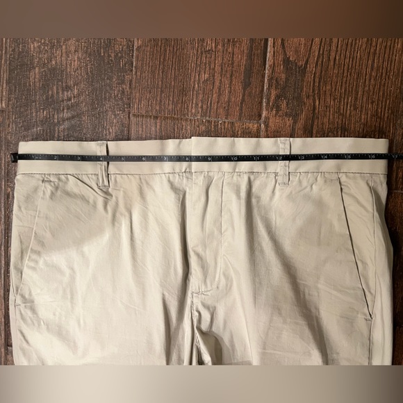 Everlane 31x30 Air Chinos in Stone - Picture 7 of 10